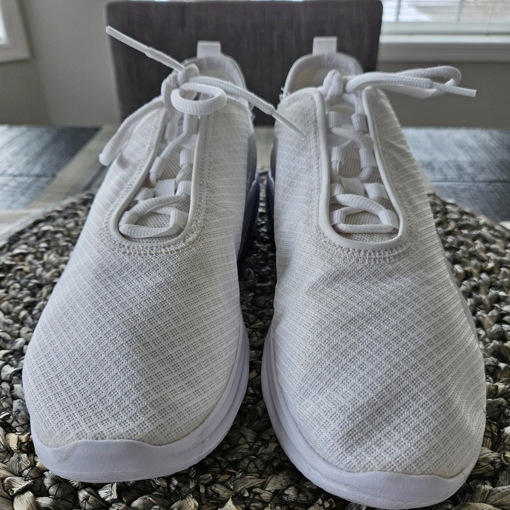 Nike Women's Air Max Motion 2 - Picture 3 of 6